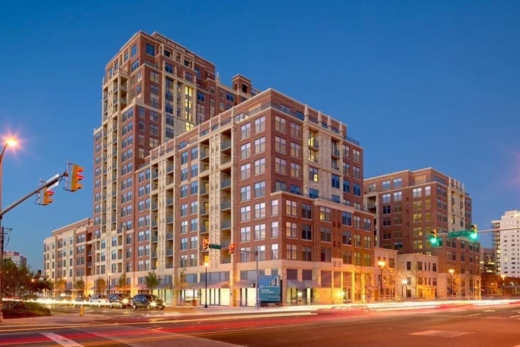 Upscale Comfort Next To Metro And Dining Arlington Eksteriør billede