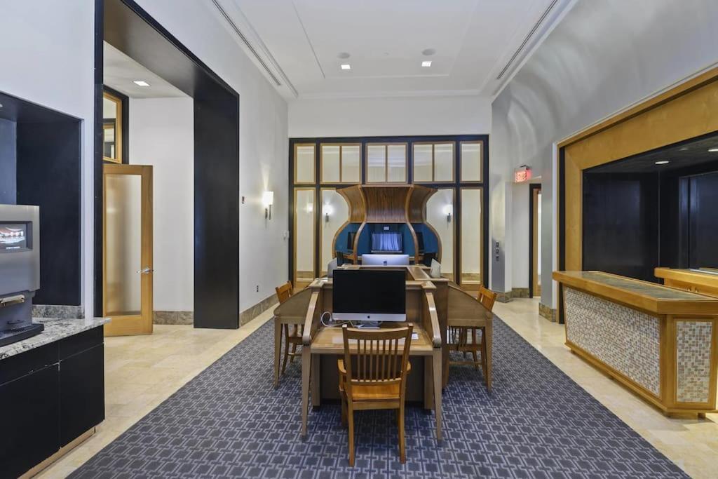 Upscale Comfort Next To Metro And Dining Arlington Eksteriør billede
