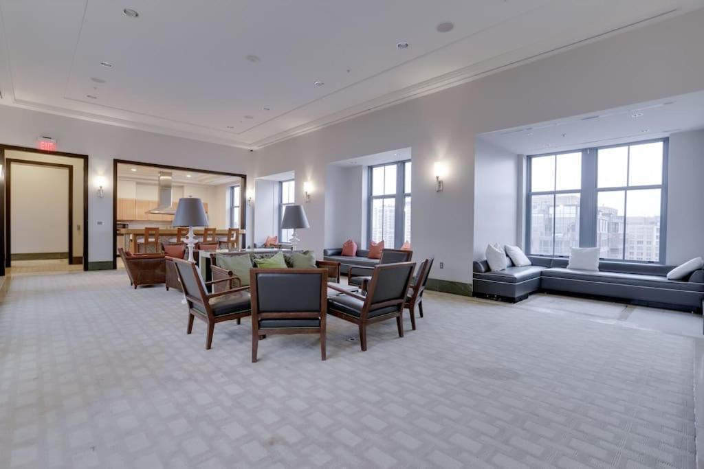 Upscale Comfort Next To Metro And Dining Arlington Eksteriør billede