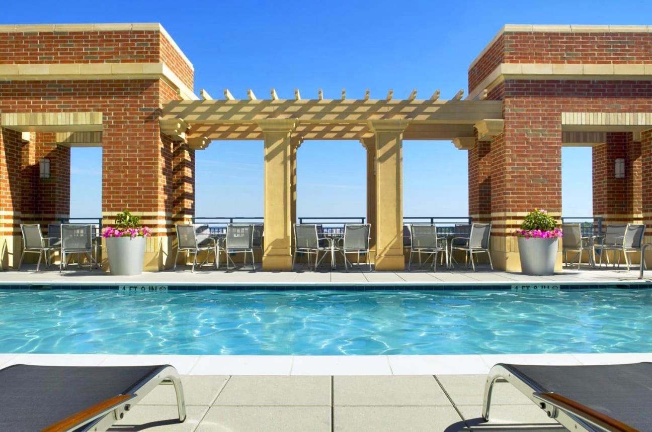 Upscale Comfort Next To Metro And Dining Arlington Eksteriør billede